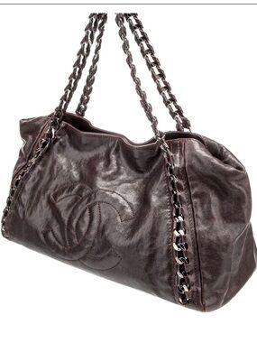 CHANEL Dark Brown Leather Shoulder Bag with Chain-Strap Detail